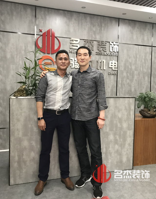 白雲辦公室蜜桃成人在线免费视频.jpg