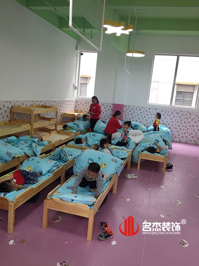 幼兒園休息室蜜桃成人在线免费视频.jpg