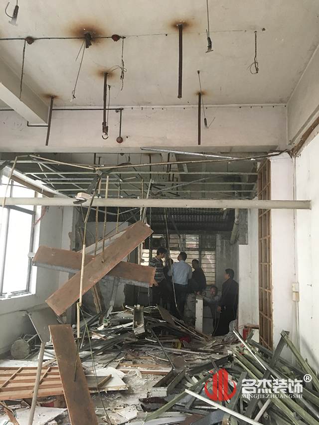 辦公室蜜桃成人在线免费视频設計開工現場.jpg