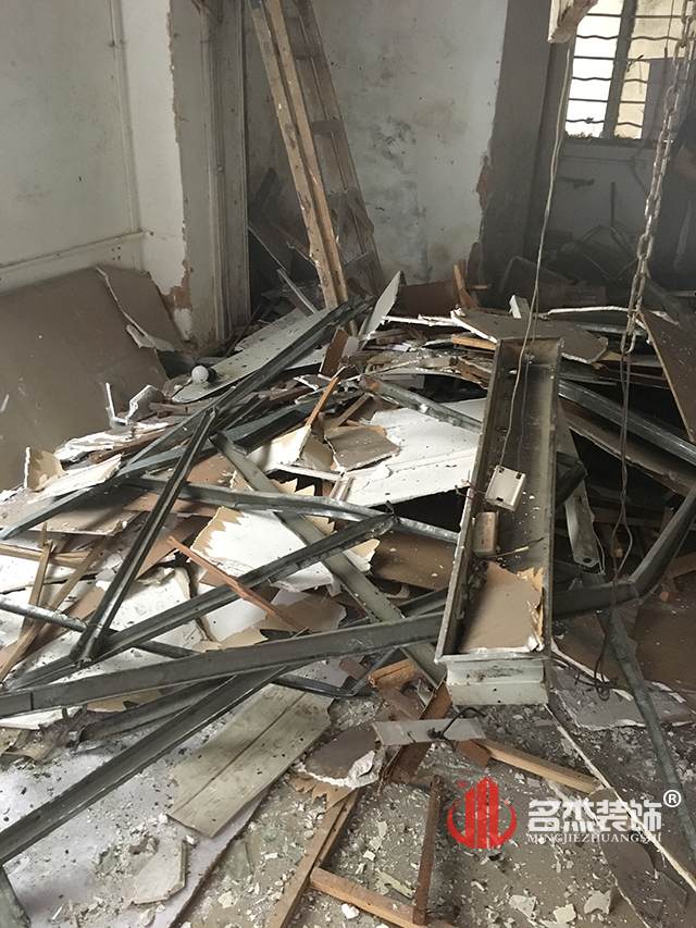 辦公室蜜桃成人在线免费视频施工現場.jpg