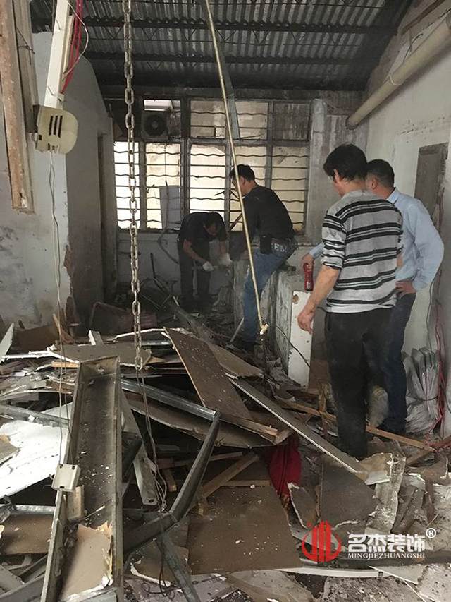 辦公室蜜桃成人在线免费视频設計開工照.jpg