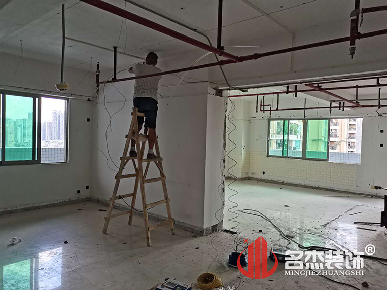 辦公室蜜桃成人在线免费视频