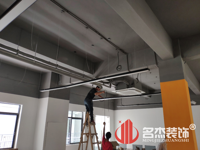 辦公室蜜桃成人在线免费视频