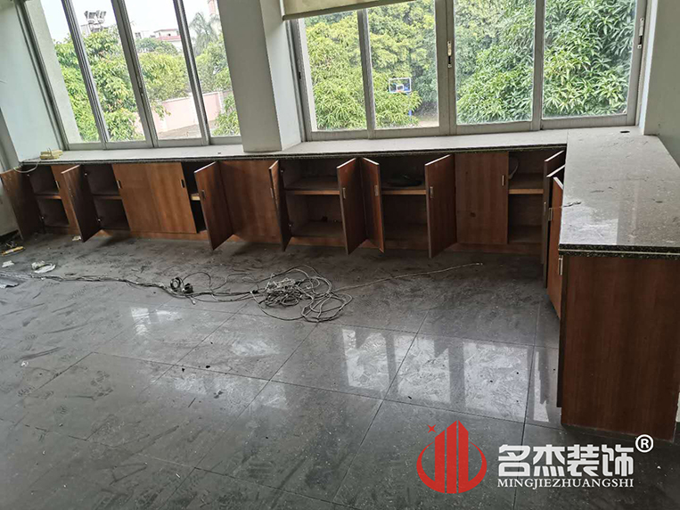 辦公室蜜桃成人在线免费视频