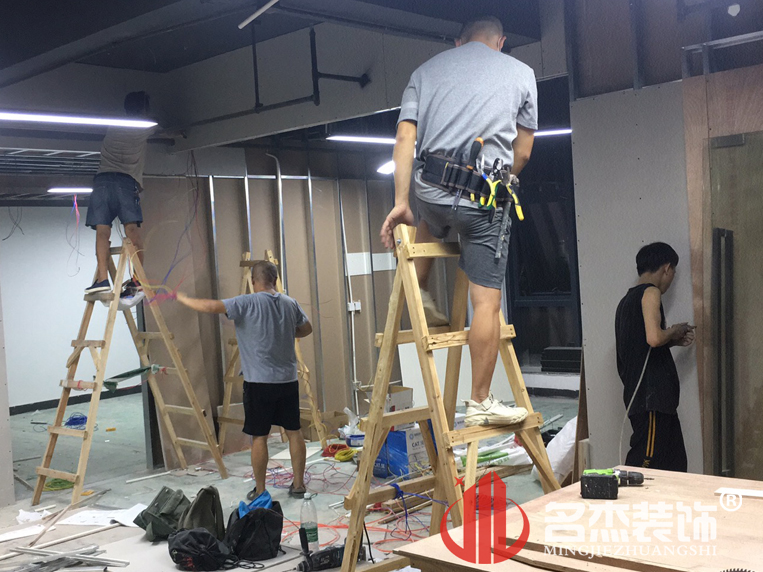 辦公室蜜桃成人在线免费视频
