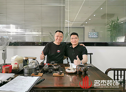又成功簽約了服裝公司辦公室蜜桃成人在线免费视频